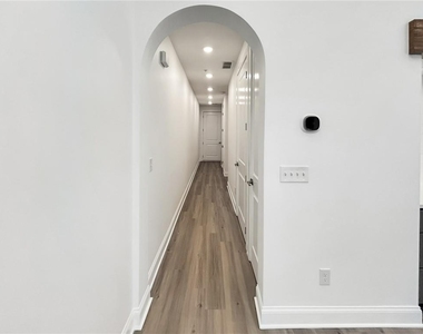 403 Burgundy Way - Photo Thumbnail 15