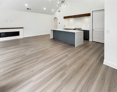 403 Burgundy Way - Photo Thumbnail 9