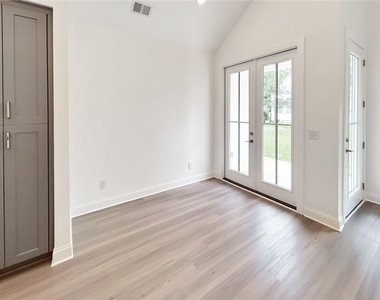403 Burgundy Way - Photo Thumbnail 8