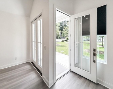 403 Burgundy Way - Photo Thumbnail 4