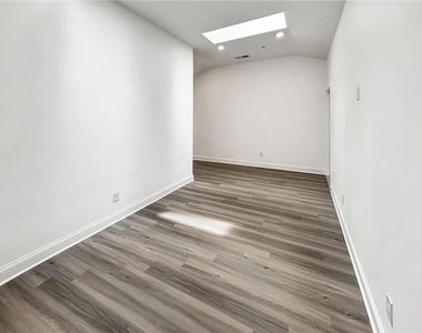 403 Burgundy Way - Photo Thumbnail 34