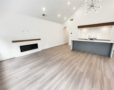 403 Burgundy Way - Photo Thumbnail 6