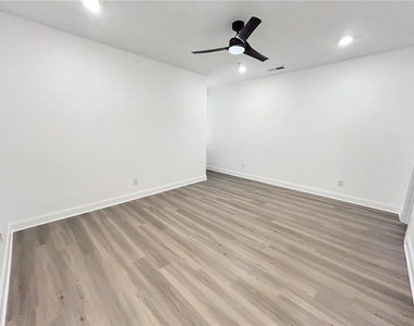 403 Burgundy Way - Photo Thumbnail 16