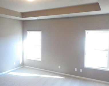 2485 Matlin Way - Photo Thumbnail 9