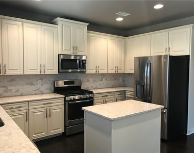 2485 Matlin Way - Photo Thumbnail 2