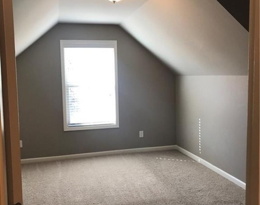 2485 Matlin Way - Photo Thumbnail 6