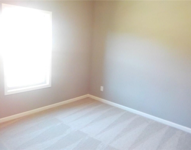 2485 Matlin Way - Photo Thumbnail 12