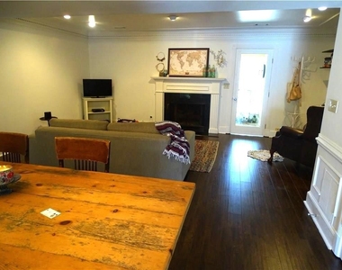 410 Forestgate Court - Photo Thumbnail 9