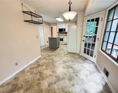 2491 Annandale Drive - Photo Thumbnail 9