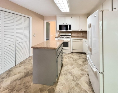 2491 Annandale Drive - Photo Thumbnail 7
