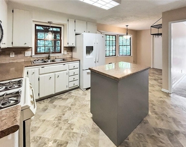 2491 Annandale Drive - Photo Thumbnail 6