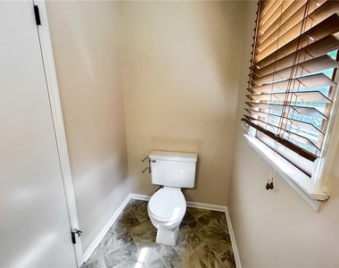 2491 Annandale Drive - Photo Thumbnail 12