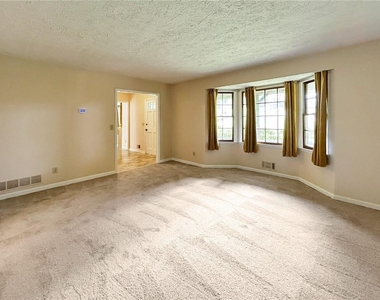 2491 Annandale Drive - Photo Thumbnail 16