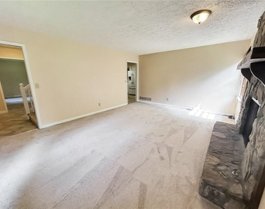 2491 Annandale Drive - Photo Thumbnail 3