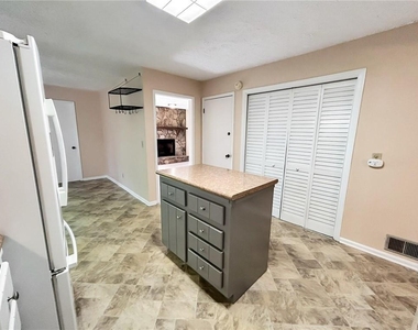 2491 Annandale Drive - Photo Thumbnail 8