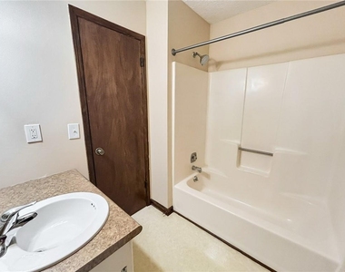 2491 Annandale Drive - Photo Thumbnail 29