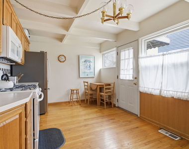 155 E Madison Street - Photo Thumbnail 13