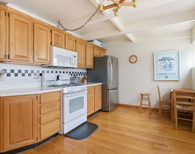 155 E Madison Street - Photo Thumbnail 14