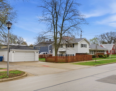 155 E Madison Street - Photo Thumbnail 2