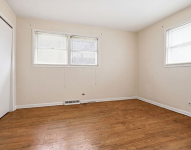 155 E Madison Street - Photo Thumbnail 20