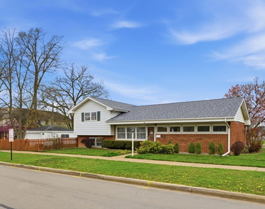 155 E Madison Street - Photo Thumbnail 1