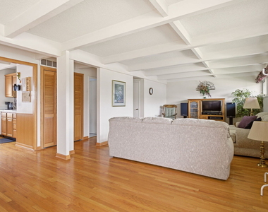 155 E Madison Street - Photo Thumbnail 7