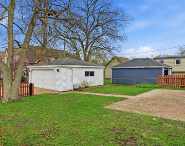 155 E Madison Street - Photo Thumbnail 4