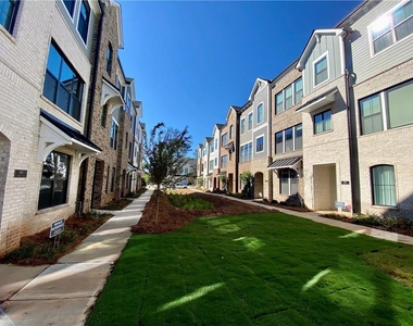 435 Ashbury Drive - Photo Thumbnail 1