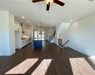 435 Ashbury Drive - Photo Thumbnail 11