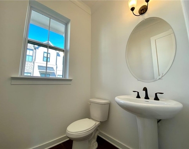 435 Ashbury Drive - Photo Thumbnail 8