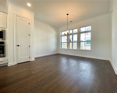435 Ashbury Drive - Photo Thumbnail 5