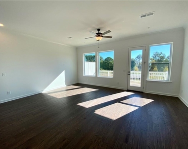 435 Ashbury Drive - Photo Thumbnail 6