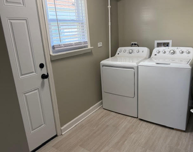 6104 S Nashville Avenue - Photo Thumbnail 8