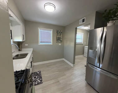 6104 S Nashville Avenue - Photo Thumbnail 2