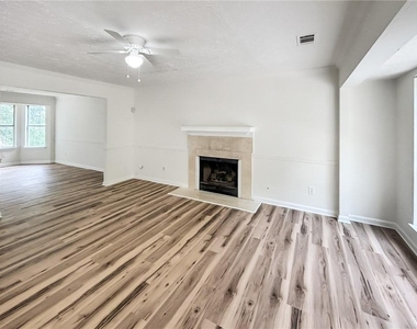 2945 Georgian Manor Drive - Photo Thumbnail 6