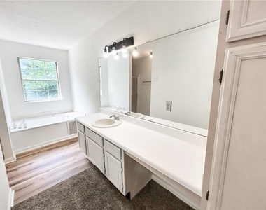 2945 Georgian Manor Drive - Photo Thumbnail 20