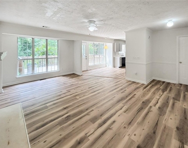 2945 Georgian Manor Drive - Photo Thumbnail 5