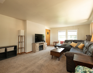 220 E 15th Street - Photo Thumbnail 3