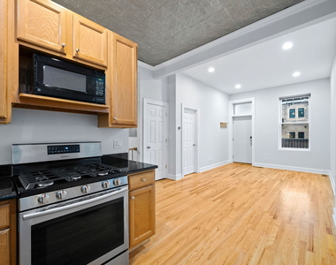 825 N Winchester Avenue - Photo Thumbnail 4