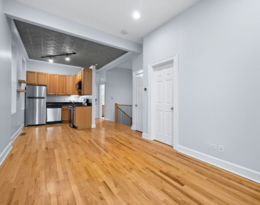 825 N Winchester Avenue - Photo Thumbnail 2