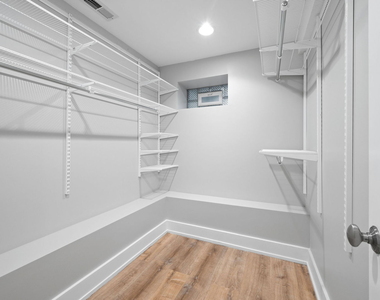825 N Winchester Avenue - Photo Thumbnail 8
