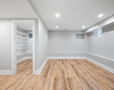 825 N Winchester Avenue - Photo Thumbnail 7