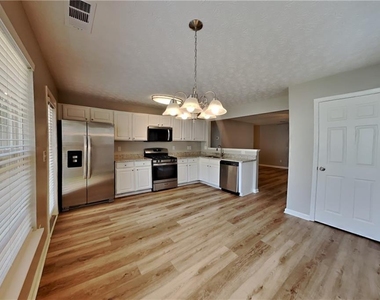 76 Arrowhead Drive - Photo Thumbnail 4
