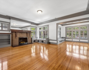 717 W Junior Terrace - Photo Thumbnail 2