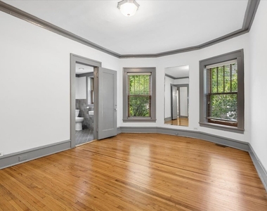 717 W Junior Terrace - Photo Thumbnail 10
