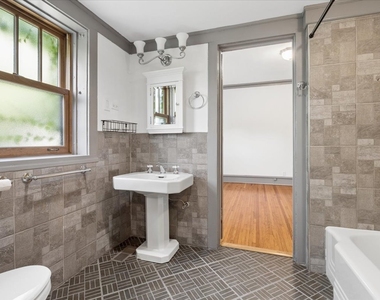 717 W Junior Terrace - Photo Thumbnail 12
