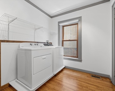 717 W Junior Terrace - Photo Thumbnail 15