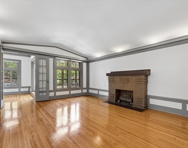 717 W Junior Terrace - Photo Thumbnail 5
