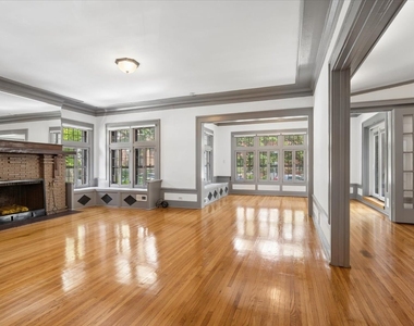 717 W Junior Terrace - Photo Thumbnail 7