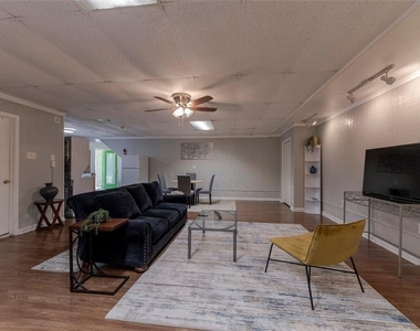 2560 Piney Wood Lane - Photo Thumbnail 4